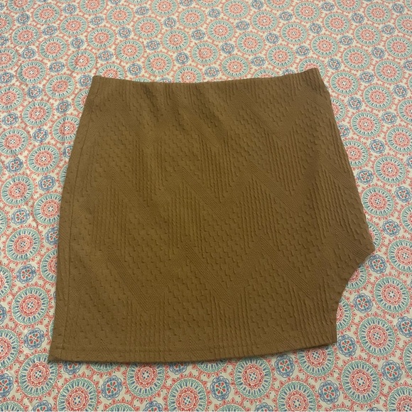 SHEIN X Kimberly Loaiza Split High Rise Khaki Hem Textured Skirt - Picture 1 of 5
